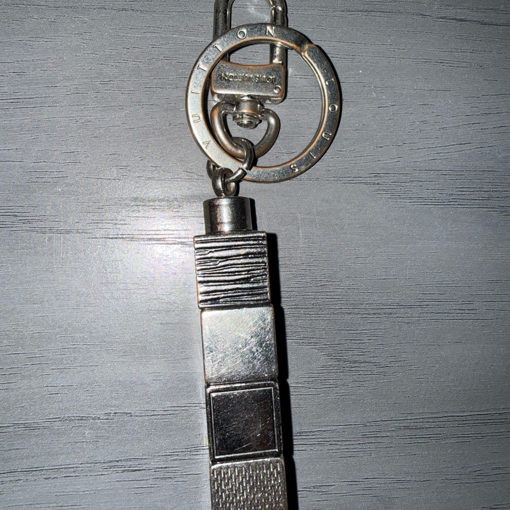 Louis Vuitton Damier Silver Key charm / Bag Charm - Picture 5 of 5